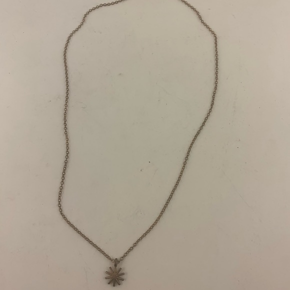Vintage Jewelry - VINTAGE Gold Star Necklace